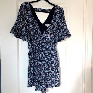 Loft never worn, tags on, Navy Blue floral romper. M